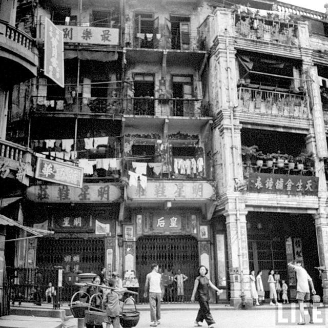 Một khu dân cư đông đúc ở Hồng Kông năm 1945. Ảnh: sina.com.cn.