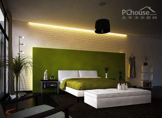 Cần chú ý, đầu giường không được tựa vào tường mà phía trên có cửa sổ, không được ở dưới dầm nhà , không được chính diện với gương. Trên đầu giường cũng không nên để đèn ngủ, cũng không nên treo tranh quá to. Những điều này sẽ khiến gia chủ cảm thấy bất an, tinh thần suy nhược, vận khí đi xuống. Ảnh: 163.com.