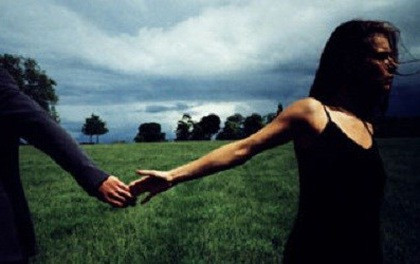 Tháng này là thời điểm rất xấu cho chuyện hôn nhân của người tuổi Hợi, bởi mối đe dọa từ sự xuất hiện của “kẻ thứ ba”. Ảnh: kenh14.vn.