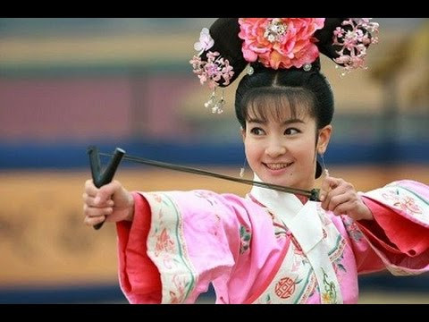 Các con gái do các phi tử khác hoặc con nuôi của hoàng hậu thì được xưng là " Hòa Thạc công chúa". Tước vị "cách cách" dần dần được chuyên dùng cho con gái của các Vương công quý trụ (dòng dõi quý tộc).