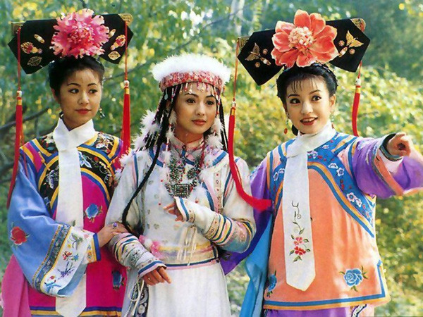 Ví dụ như Thứ nữ Mã Ca Đáp của Hoàng Thái Cực và Hiếu Đoan Văn hoàng hậu khởi phong là Cố Luân trưởng công chúa sau được đổi thành "Vĩnh Ninh trưởng công chúa" và cuối cùng đổi thành "Ôn Trang trưởng công chúa".