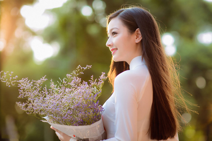 Tuổi Hợi: Phụ nữ tuổi Hợi là người rất chăm chỉ, khéo léo, ngoài ra, họ cũng là người rất lãng mạn. Do đó, những bó hoa đẹp hay vé mời xem những chương trình nghệ thuật luôn là món quà yêu thích trong dịp 8/3 của con giáp này. Ảnh: phunutoday.vn. (Bài viết chỉ mang tính tham khảo, cung cấp nội dung trắc nghiệm vui cho bạn đọc).