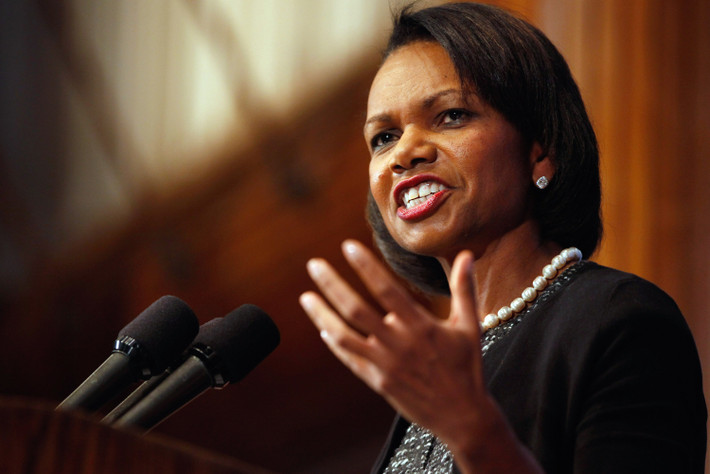 Condoleeza Rice, cựu ngoại trưởng Mỹ: Giống như nhiều người thành công khác, cựu Ngoại trưởng Mỹ cũng thường bắt đầu một ngày mới từ rất sớm. Bà dậy lúc 4h30 sáng và dành ra 40 phút mỗi ngày để tập cardio và đi bộ trên máy.