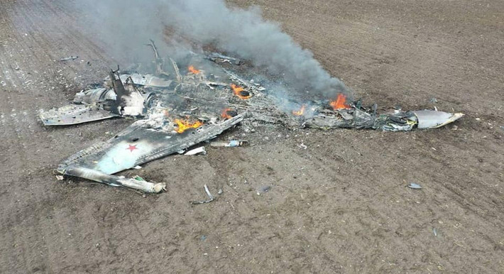 Tuy nhiên, máy bay chiến đấu Su-35S vẫn còn một số hạn chế về khả năng chiến đấu so với máy bay tiên tiến hơn là Su-57. Dưới đây là đánh giá một số thiếu sót hàng đầu của Su-35 dẫn đến nhiều chiếc bị hạ trong cuộc xung đột Nga-Ukraine, được tờ The Drive miêu tả.