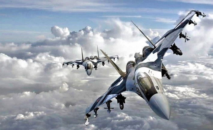 Việc thiếu tính năng tàng hình sẽ hạn chế khả năng tồn tại trong tương lai của Su-35 khi các thiết kế tàng hình ngày càng chiếm ưu thế trên chiến trường thế kỷ 21, khiến máy bay chiến đấu Su-35S bị lép vế khi đối đầu với các máy bay tiên tiến hơn.
