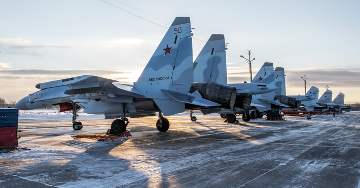 Tuy cao nhưng chi phí bảo dưỡng của Su-35S vẫn kém xa so với các máy bay chiến đấu hạng nặng và khiêm tốn so với Su-27 cũ hơn hoặc các thiết kế cạnh tranh của nước ngoài như F-22 của Mỹ.