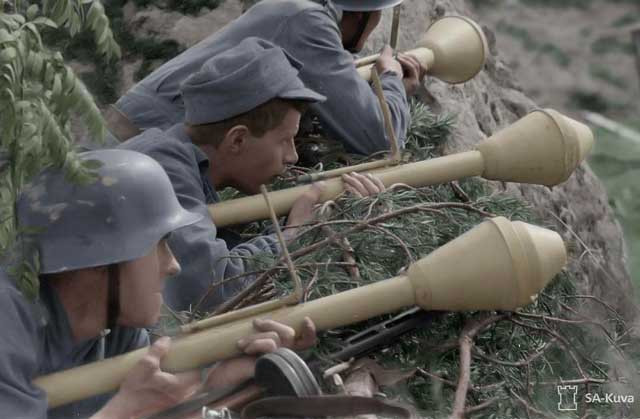 Người Đức đã sao chép bazooka và làm ra Panzerschreck; Người Nga cũng sử dụng nó làm nền tảng cho thứ sẽ trở thành RPG-7 nổi tiếng. Lực lượng Mỹ tiếp tục sử dụng lựu đạn tên lửa bazooka trong Chiến tranh Triều Tiên.