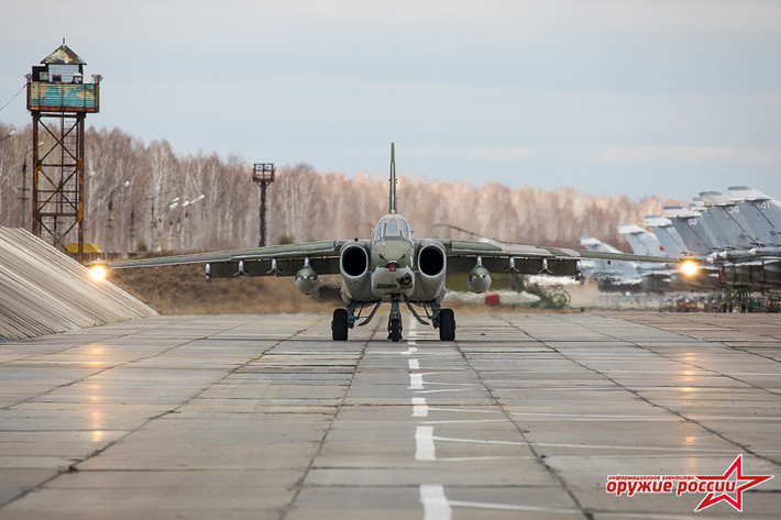 Trong số các máy bay đang hoạt động của Không quân Nga, Su-25 có ngoại hình "khá xấu" nhưng điều đó không làm ảnh hưởng đến đặc tính kỹ chiến thuật của máy bay. Ảnh: Arms of Russian.