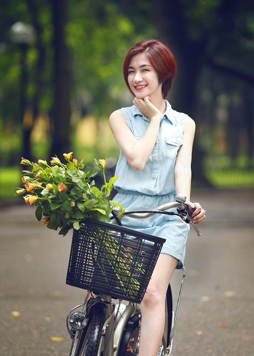 Nữ ca sĩ sinh năm 1995 tiếp tục khẳng định gu âm nhạc trẻ trung cùng giọng ca trong trẻo với single “Giá như” kết hợp với nhạc sĩ Nguyễn Minh Cường. Đây là sản phẩm âm nhạc mới nhất của Hòa Minzy.