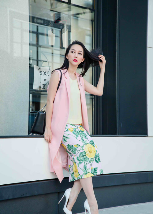 Người đẹp chọn các thiết kế nằm trong BST Xuân Hè 2015 La Vie En Rose của NTK Đỗ Mạnh Cường.