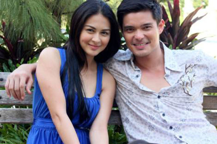 " Mỹ nhân đẹp nhất Philippines" Marian Rivera và Dingdong Dantes bắt đầu hẹn hò sau khi gặp và nảy sinh tình cảm trên phim trường “Vũ điệu hoang dã” (2007). Cặp đôi công khai mối quan hệ vào năm 2009.