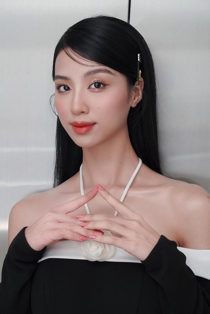Tú Trinh tự cảm thấy sai sót và thiếu đi kỹ năng từ chối để đến mức không thể uống thêm được nữa. Sau đó, vị đạo diễn thay vì chở cô về nhà lại đưa Trinh về căn hộ của người này.