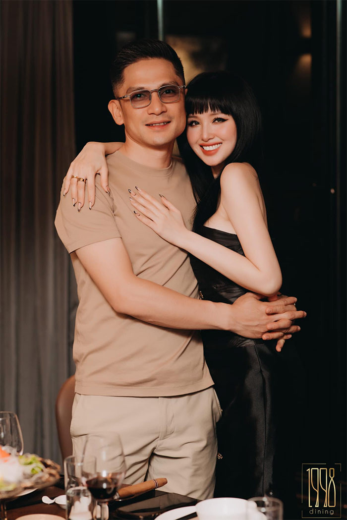 Trên trang cá nhân, người mẫu, hot girl Tâm Tít vừa đăng loạt ảnh tình tứ cùng chồng - thiếu gia Ngọc Thành. Cô viết: "Em yêu anh! Vì anh em thay đổi".