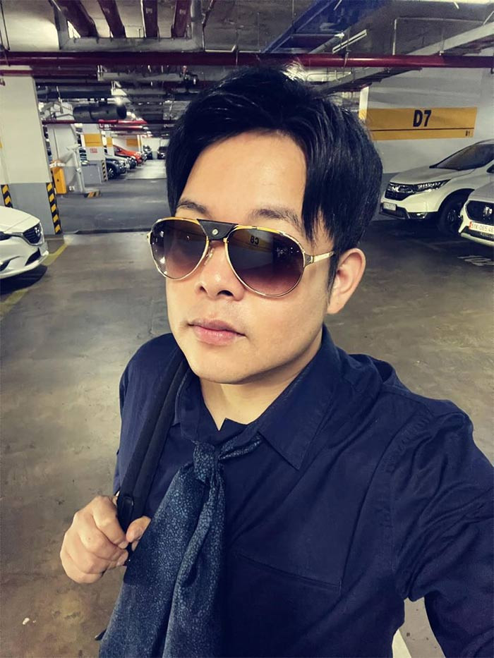 Mới đây trên trang cá nhân, Quang Lê khiến fan bất ngờ khi khoe ảnh gầy đi trông thấy. "Mấy hôm rồi gặp khán giả ngoài đời ai cũng bảo dạo này Quang Lê trông gầy gò hốc hác, mới đó sụt 12 kg", Quang Lê viết.