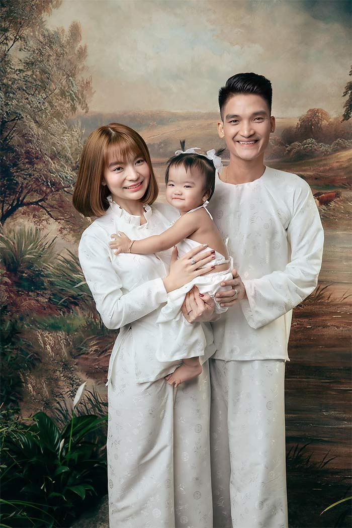 Sau khi chào đời, bé Minnie đôi khi bị những cư dân mạng bình luận ác ý, chê bai ngoại hình khiến mẹ bé phải nhiều lần lên tiếng bênh con trên mạng xã hội.