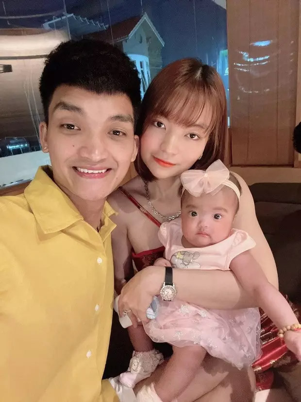 Đầu tháng 12/2020, Vy Pumpe (Thảo Vy) hạ sinh con đầu lòng cho Mạc Văn Khoa. Con gái Mạc Văn Khoa và Vy Pumpe có tên thân mật ở nhà là Minnie.