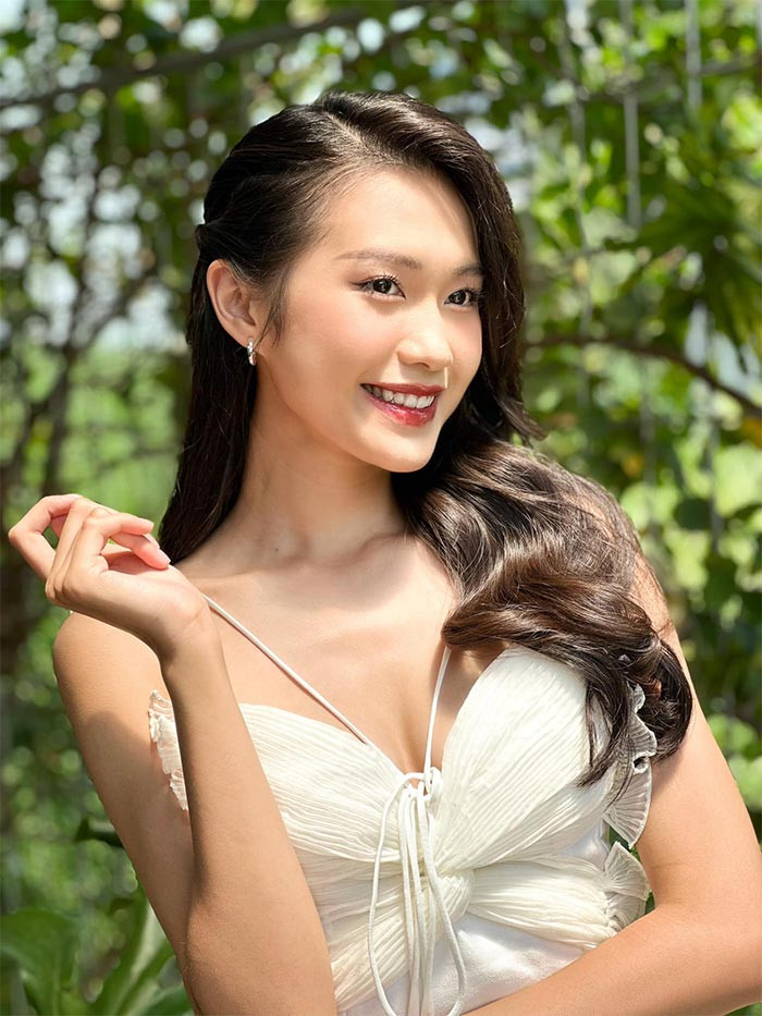 Người đẹp 22 tuổi có vẻ ngoài nhẹ nhàng, sang chảnh, đúng kiểu tiểu thư Hà thành.