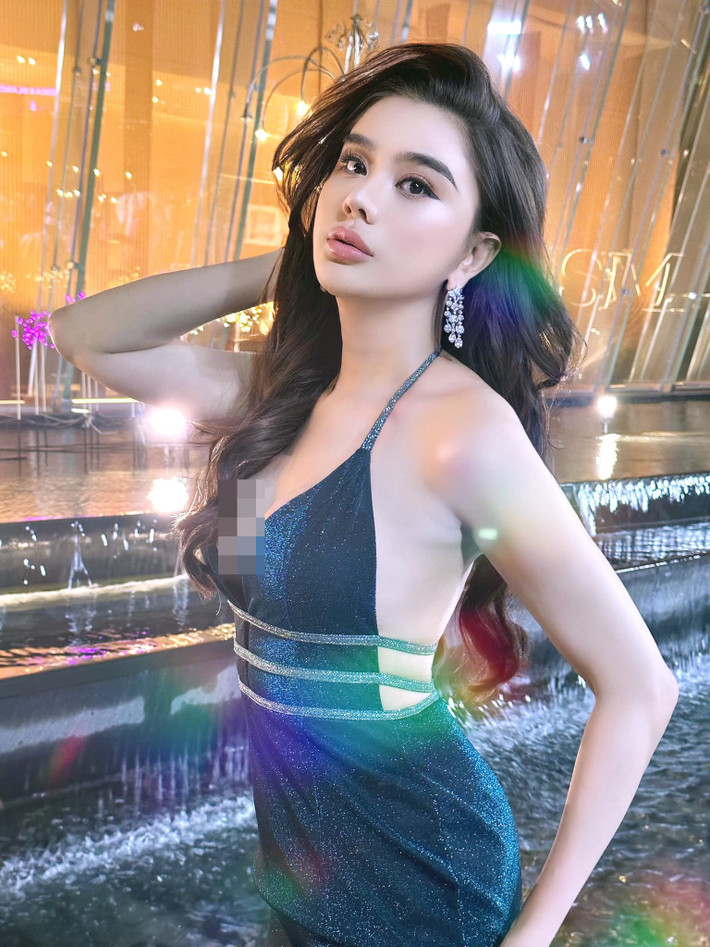 Nữ ca sĩ thả dáng trên du thuyền 5 sao ở dòng sông Chao Pharaya. Ảnh: Gia Kỳ.
