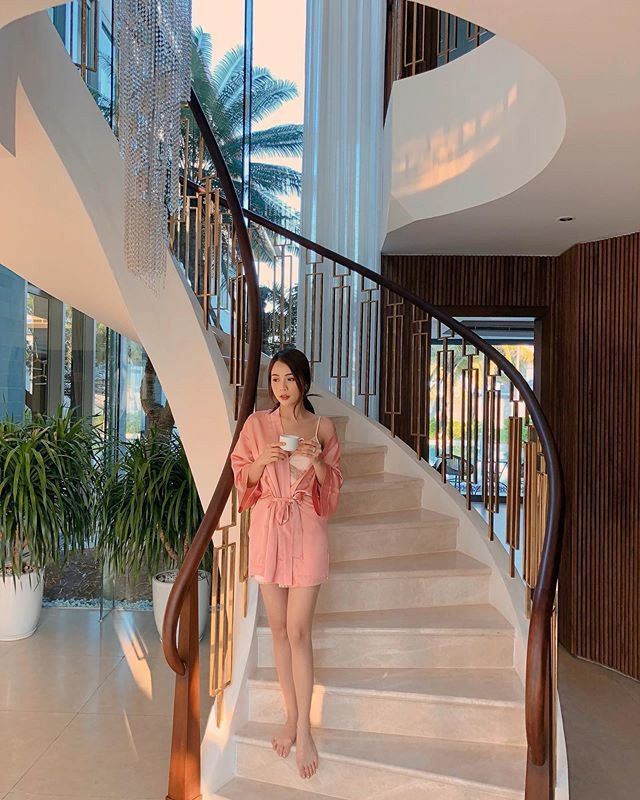 Sam tiết lộ ở tuổi 27, cô có trong tay 2 triệu USD (khoảng 45 tỷ đồng), sở hữu một ngôi nhà đắt tiền ở quận 7 (TP.HCM).