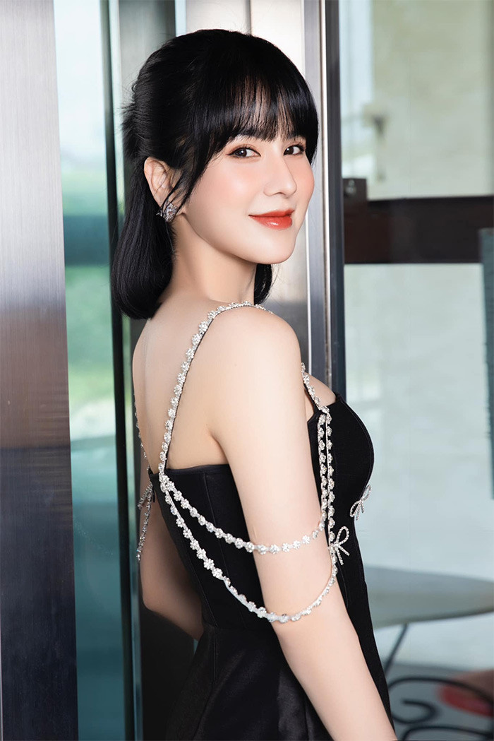 Mặc dù đã trải qua hai lần sinh nở và sinh liên tiếp nhưng vóc dáng của Diệp Lâm Anh vẫn rất đẹp mắt. (Ảnh: FBNV)