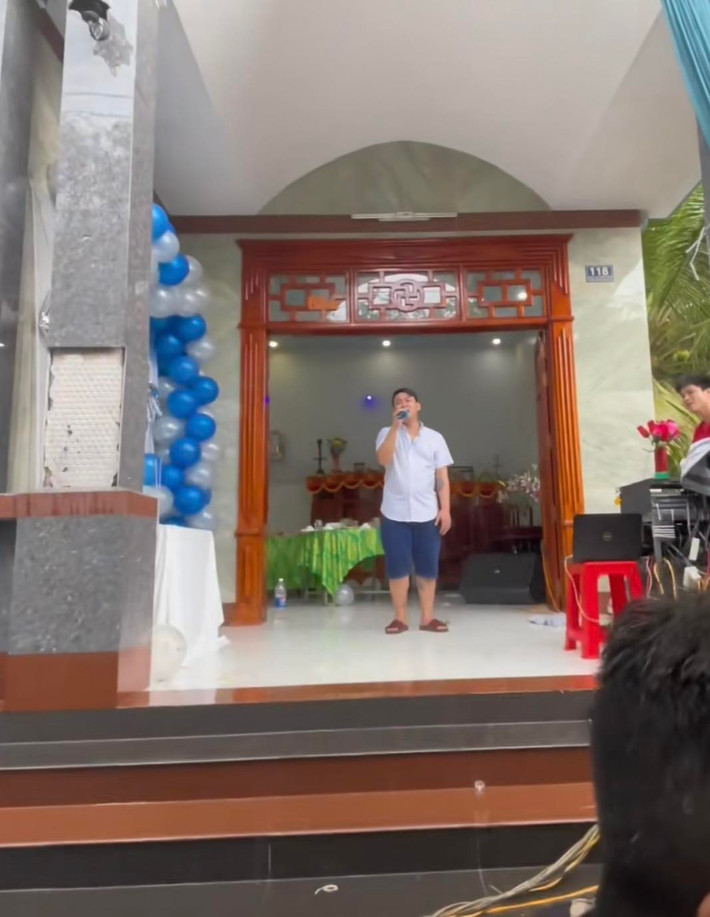 Hình ảnh Hoài Lâm xuất hiện trong một đám cưới được thành viên Facebook Thanh Phat ghi lại. Ảnh: FB Thanh Phat/Beat.
