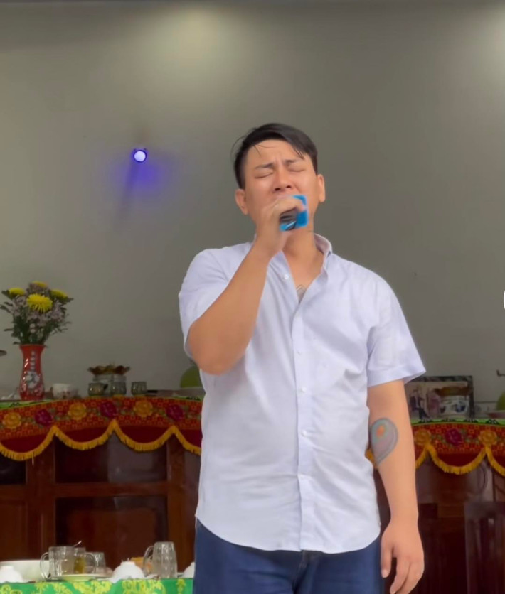 Ngoài giọng hát, nam ca sĩ sinh năm 1995 tiếp tục gây chú ý với ngoại hình "phát tướng".