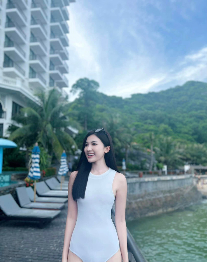 Người đẹp xứ Thanh sở hữu gương mặt bầu bĩnh, nước da trắng ngần.