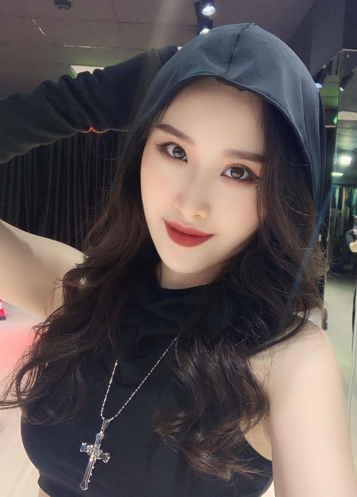Từng giận bố khi hôn nhân tan vỡ và rất thương mẹ, nhưng Thiên Nga vẫn ủng hộ quyết định lấy vợ lần 4 của bố, miễn sao ông giữ sức khỏe để không phải vào viện.