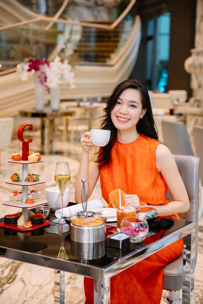 Hoa hậu Việt Nam 2008 vẫn giữ kín chuyện tình cảm. Người đẹp Đà Nẵng tự nhận mình sở hữu tâm hồn chỉ như cô bé 15 tuổi, cứ mãi vô tư chưa vội lấy chồng.