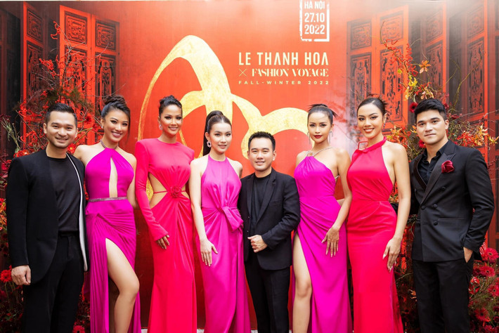 Rút khỏi showbiz và gần như "ở ẩn" nên Hoa hậu Hoàn vũ Việt Nam 2008 chỉ hiếm hoi xuất hiện trong những sự kiện thời trang của những người bạn thân.