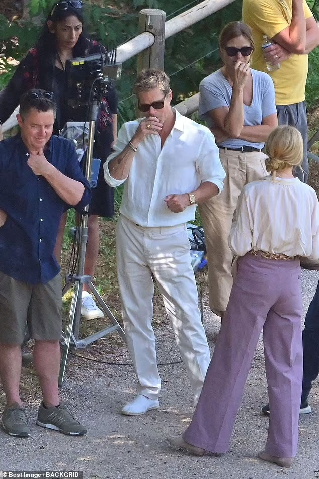 Bà Laura Kay , một chuyên gia về mỹ phẩm cho rằng, Brad Pitt phải chăm sóc da rất kỹ để có làn da mặt ít tì vết và nếp nhăn như vậy. (Ảnh: Backgrid)
