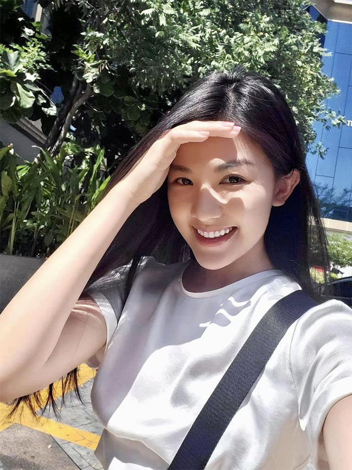 Lương Thanh thường xuyên để mặt mộc mỗi khi dạo phố, đi chơi cùng bạn bè.