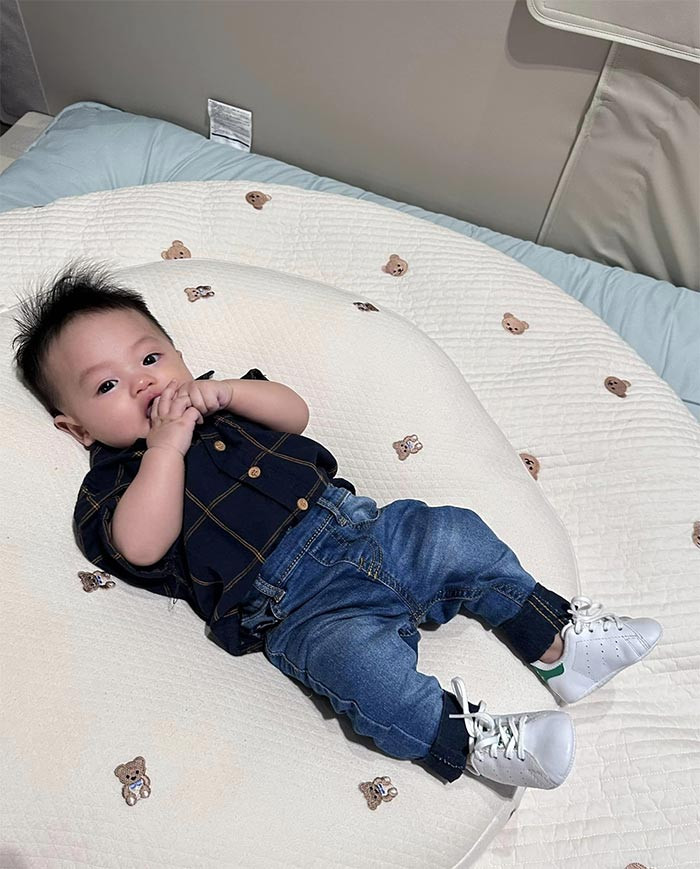Cả hai con của Đàm Thu Trang và Cường Đô la đều có nét mặt giống hệt bố.