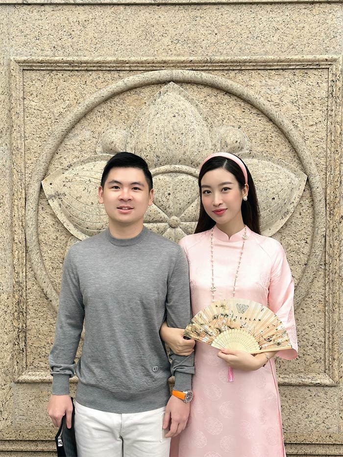 Sau kết hôn hai vợ chồng Đỗ Mỹ Linh sống cùng bà và bố mẹ chồng.
