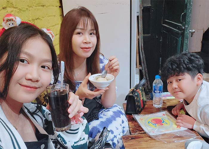 Lan Phương - Mạnh Trường có cuộc hôn nhân hạnh phúc, hai người có ba con chung, một gái, hai trai.