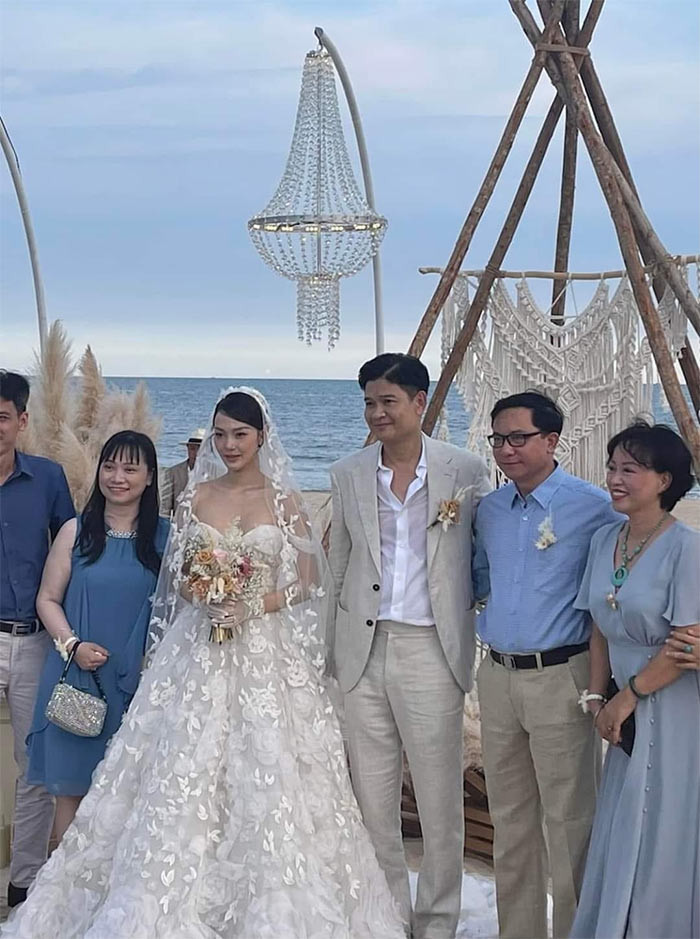 Chồng Minh Hằng là doanh nhân Nguyễn Quốc Bảo hơn Minh Hằng 10 tuổi. Anh là Phó Tổng giám đốc của một công ty dệt may lớn ở Long An. (Ảnh: Zing.vn)