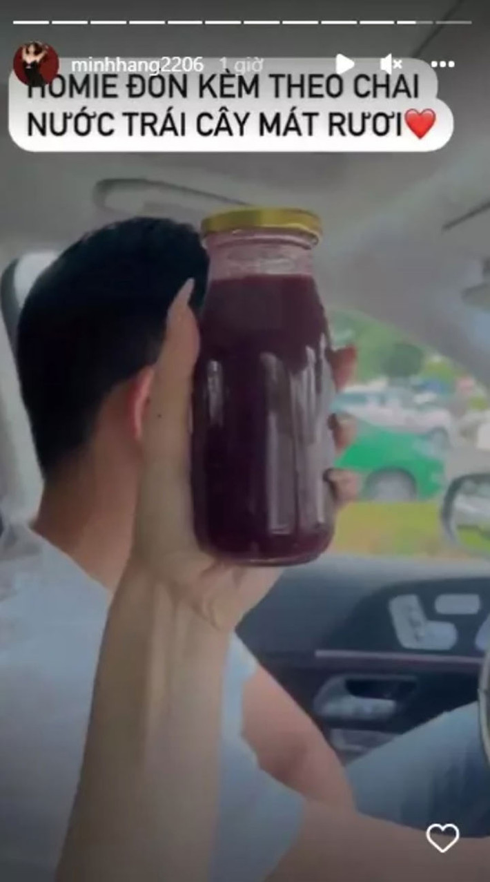 Sau đám cưới, Minh Hằng được ông xã tháp tùng đi quay, đi làm đẹp, nấu ăn phụ vợ,... Tuy nhiên nữ ca sĩ vẫn luôn giấu mặt chồng.