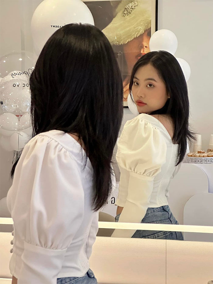 Không chỉ nổi tiếng bởi giọng hát dân ca ngọt ngào, ở tuổi 20, Phương Mỹ Chi còn nhận được nhiều lời khen vì ngày càng xinh đẹp.