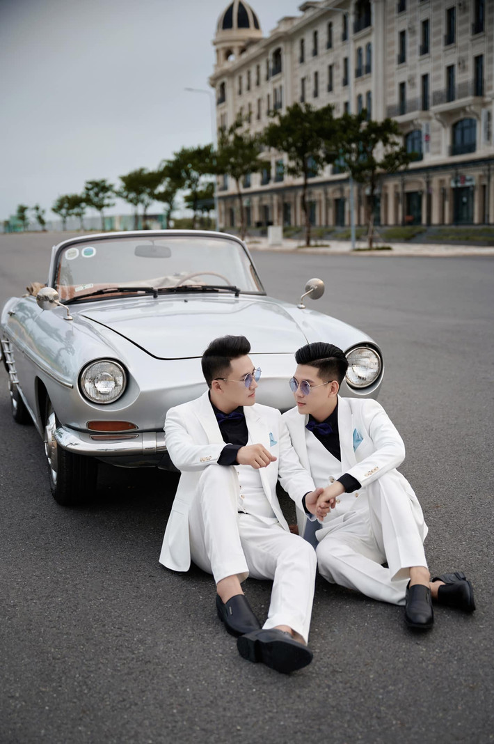 Ca sĩ Thanh Đoàn chia sẻ, đây là bộ ảnh cưới đầu tiên của cả hai cũng như hé lộ về một đám cưới không xa của hai người.