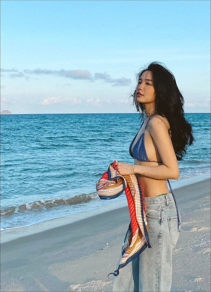 Đông đảo fan của "gái ế" Bích Phương đùa vui rằng, cô là mỹ nhân Vbiz hiếm hoi không bị đồn sinh con trong suốt thời gian "ở ẩn". Tình trạng "ế bền vững" của nữ ca sĩ còn không ít lần khiến phụ huynh phải lên mạng bày tỏ sự nóng lòng.