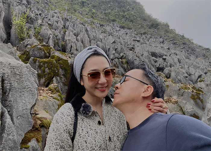 Về phía "vua cá Koi" mặc dù không lên tiếng khẳng định chuyện chia tay Hà Thanh Xuân nhưng anh đã khóa tài khoản mạng xã hội cũ, lập ra tài khoản mới và chỉ để lại hai ảnh chụp chung với Hà Thanh Xuân.
