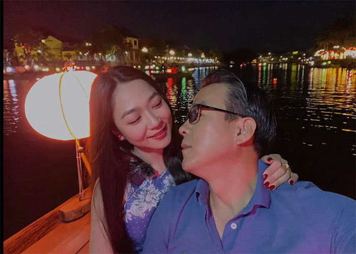 Trước đó, tháng 4/2022, Thắng Ngô cầu hôn Hà Thanh Xuân. Cả hai làm đám cưới vào ngày 2/5/2022 - trùng với sinh nhật Hà Thanh Xuân.