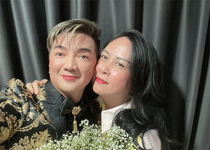 Phượng Chanel được nhiều người biết tới bởi là người sáng lập và làm Chủ tịch HĐQT 3 công ty giải trí hàng đầu Việt Nam: Công ty Siêu sao do ca sĩ Đàm Vĩnh Hưng làm giám đốc, công ty Tài hoa Việt do siêu mẫu Xuân Lan làm giám đốc và công ty AC do chính Phượng Chanel điều hành.