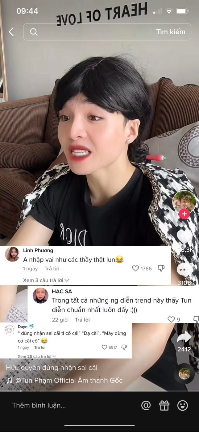 Hot TikTok Tun Phạm cũng không nằm ngoài trào lưu. Ngoài việc đu trend với tính chất giải trí và châm biếm, nhiều người còn đưa ra cảnh báo về việc tránh sa vào trò bói toán, mê tín dị đoan.