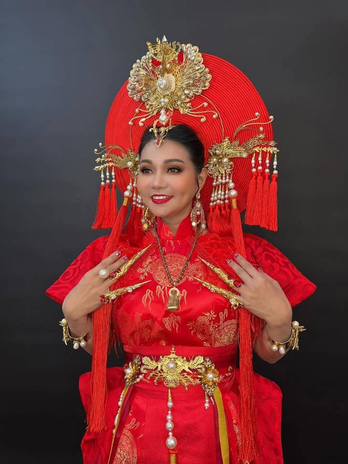 Nữ ca sĩ sinh năm 1970 góp mặt trong nhiều chương trình âm nhạc lớn tại hải ngoại và được mời đi show khắp thế giới.