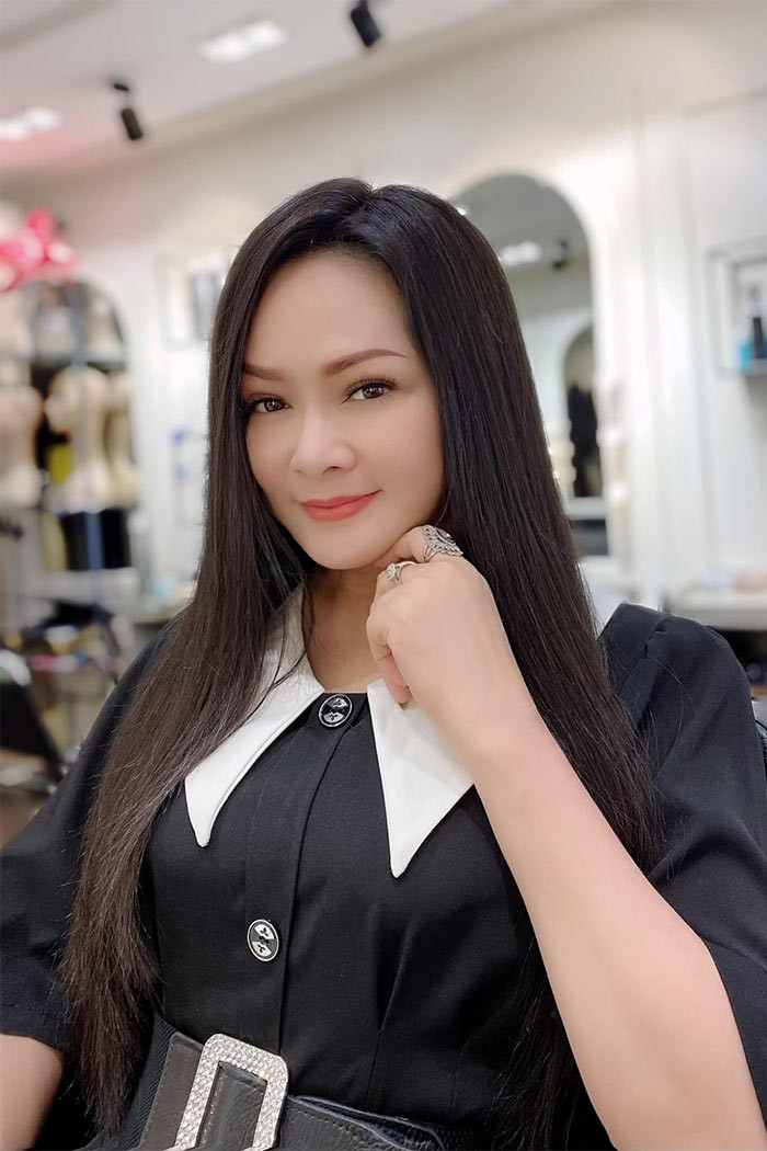 Thời gian gần đây, Như Quỳnh được khen trẻ hơn so với vài năm trước, khuôn mặt của cô thanh thoát và rạng rỡ hơn.