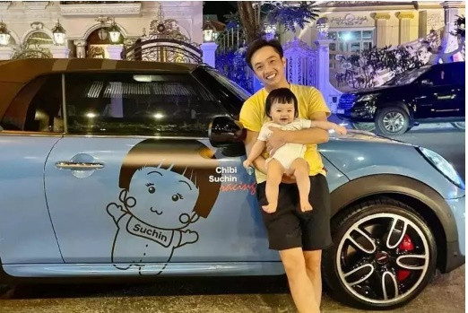 Suchin được bố tặng 2 chiếc xe hơi điện khi mới được 1 tuổi.