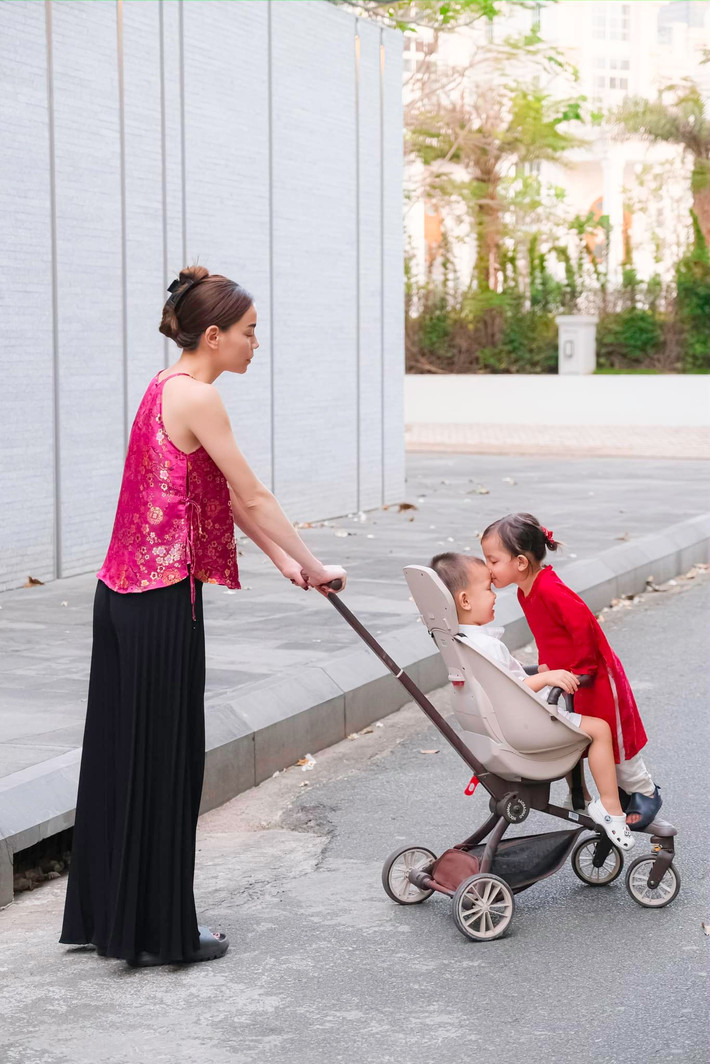 Hà Hồ xây dựng hình tượng vừa xinh đẹp giỏi giang vừa đảm đang.