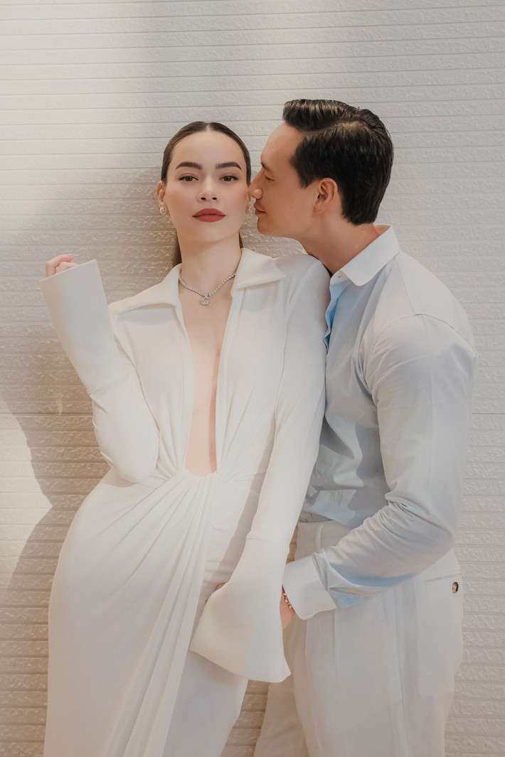 Sau tất cả, giọng ca 8X dường như cũng đi đúng con đường. Cô khoác lên mình hình ảnh một doanh nhân thành đạt.