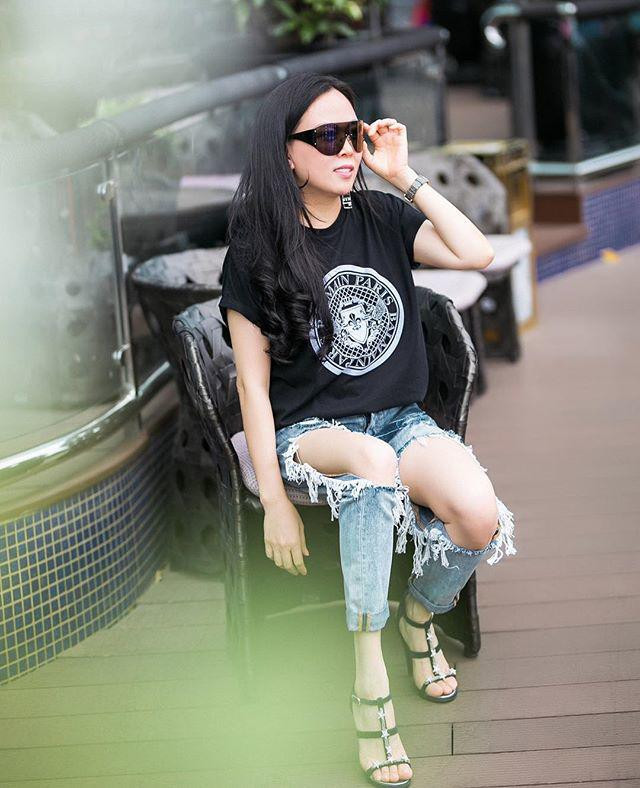 Style "bất chấp tuổi tác" của Phượng Chanel từng gây choáng váng một thời.